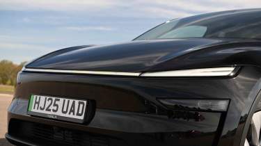 Tesla Model Y - head light